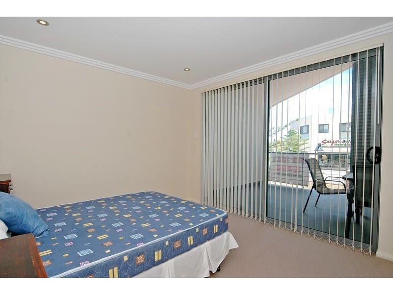 4/4 Bouvard Walk, Clarkson WA 6030