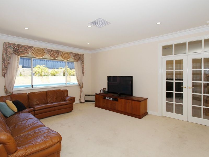 12 Brearley Mews, Hillarys WA 6025