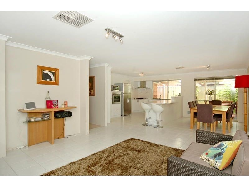 28 Newgain Crescent, Carramar WA 6031