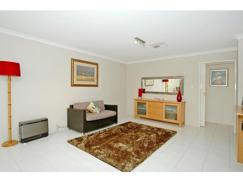 28 Newgain Crescent, Carramar WA 6031