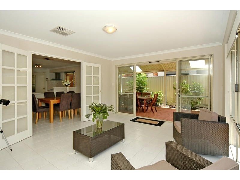 28 Newgain Crescent, Carramar WA 6031