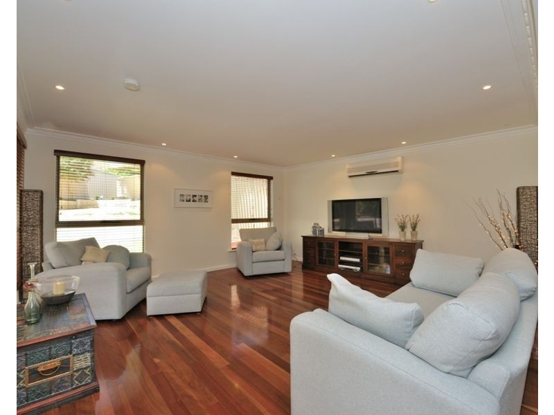 4 Jury Close, Ocean Reef WA 6027