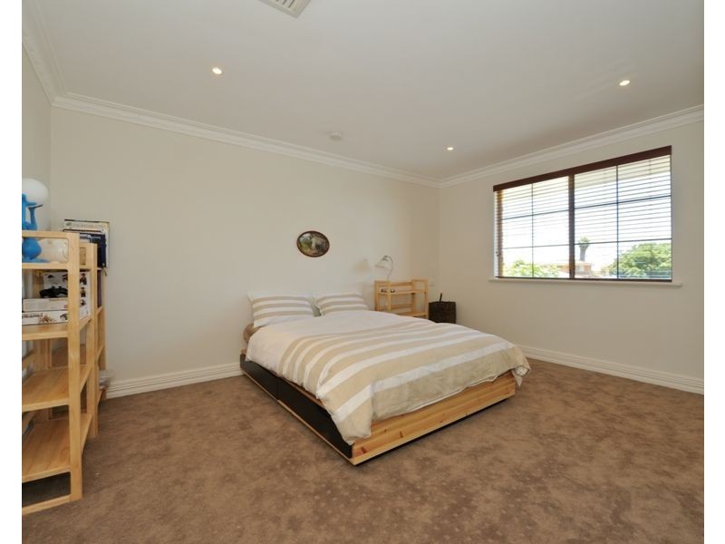 4 Jury Close, Ocean Reef WA 6027