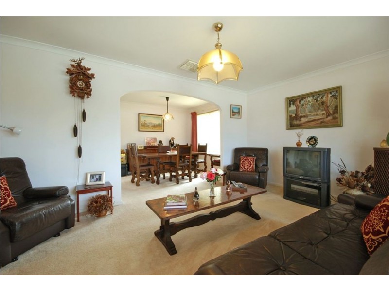 8 Rochele Court, Woodvale WA 6026