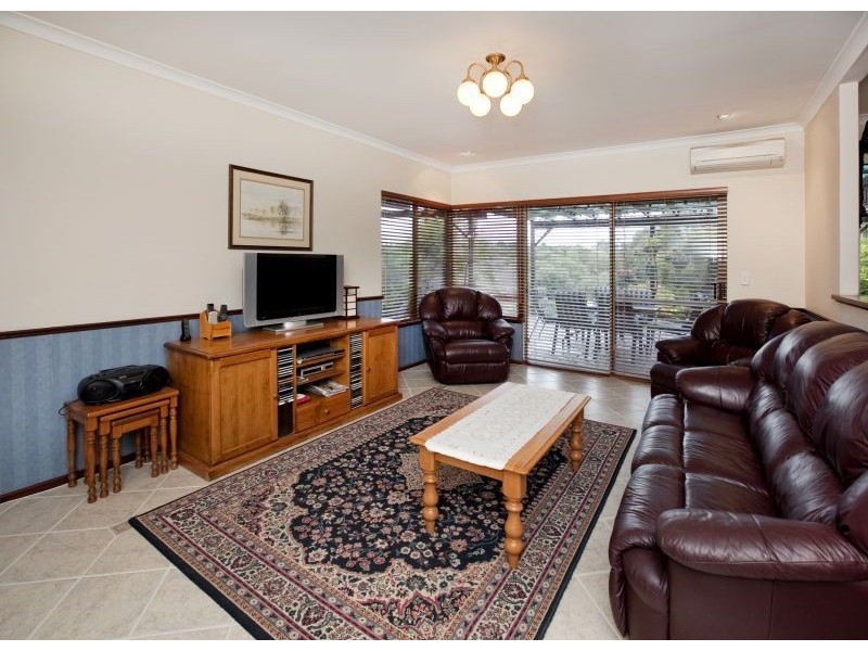 115 Via Vista Drive, Mariginiup WA 6065