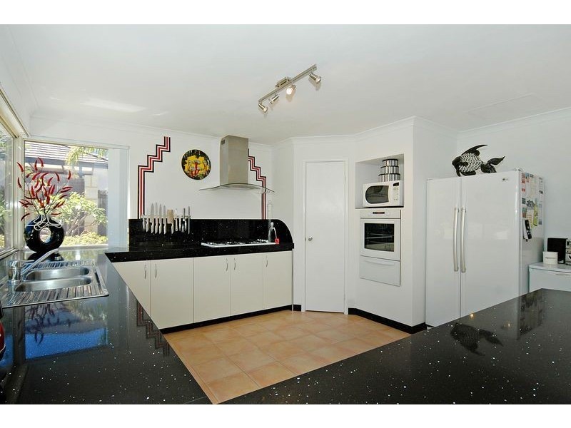 7 Rochester Drive, Mindarie WA 6030