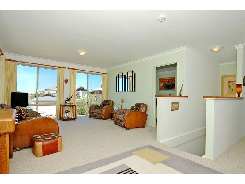 7 Rochester Drive, Mindarie WA 6030