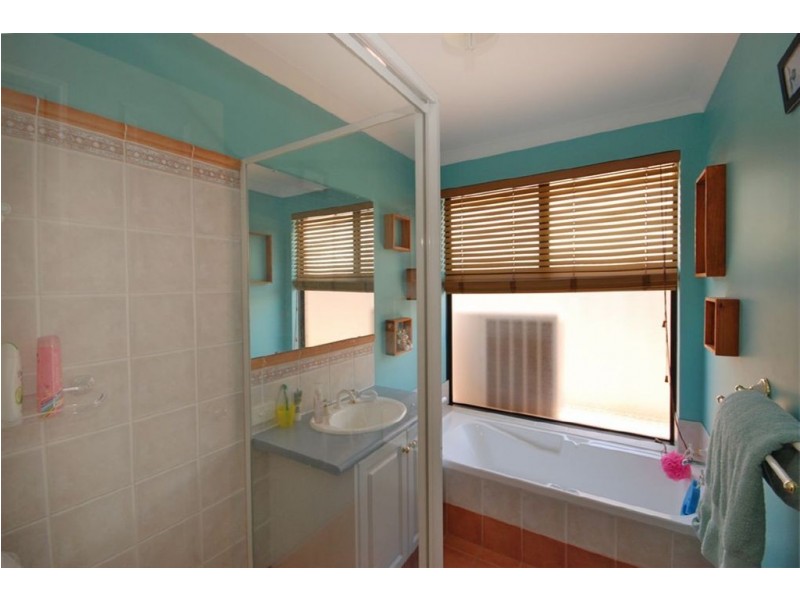 1 Flint Close, Pearsall WA 6065
