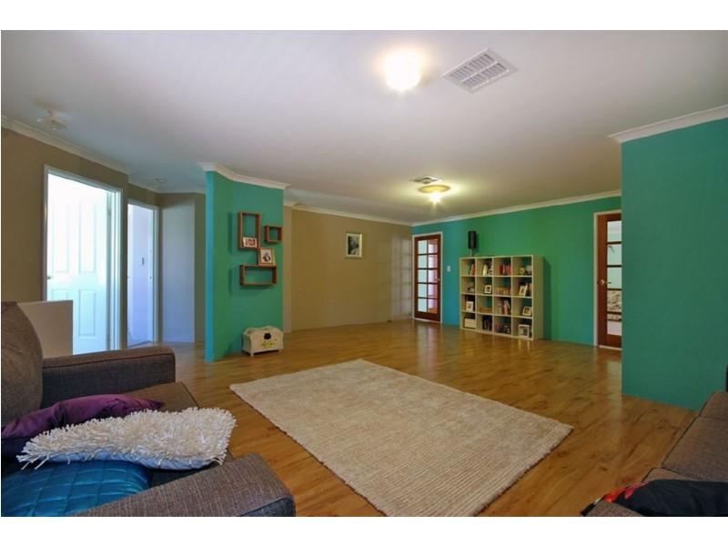 1 Flint Close, Pearsall WA 6065