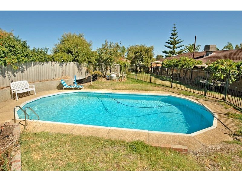 12 Yera Place, Wanneroo WA 6065