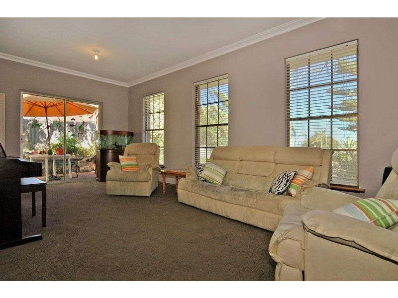 12 Yera Place, Wanneroo WA 6065