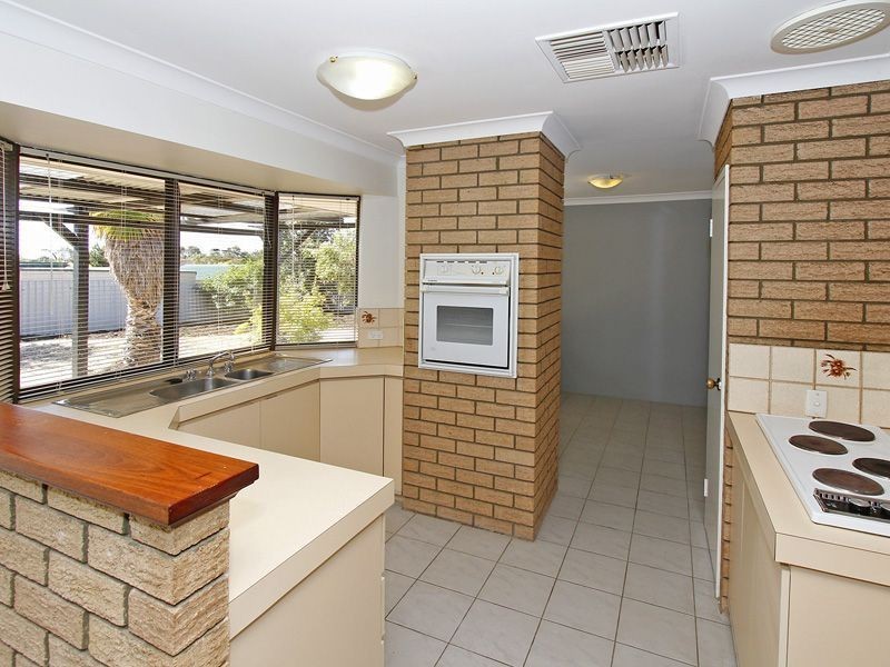 2 Lebeo Court, Heathridge WA 6027