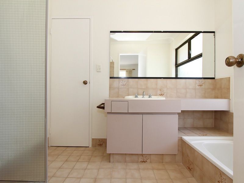 2 Lebeo Court, Heathridge WA 6027