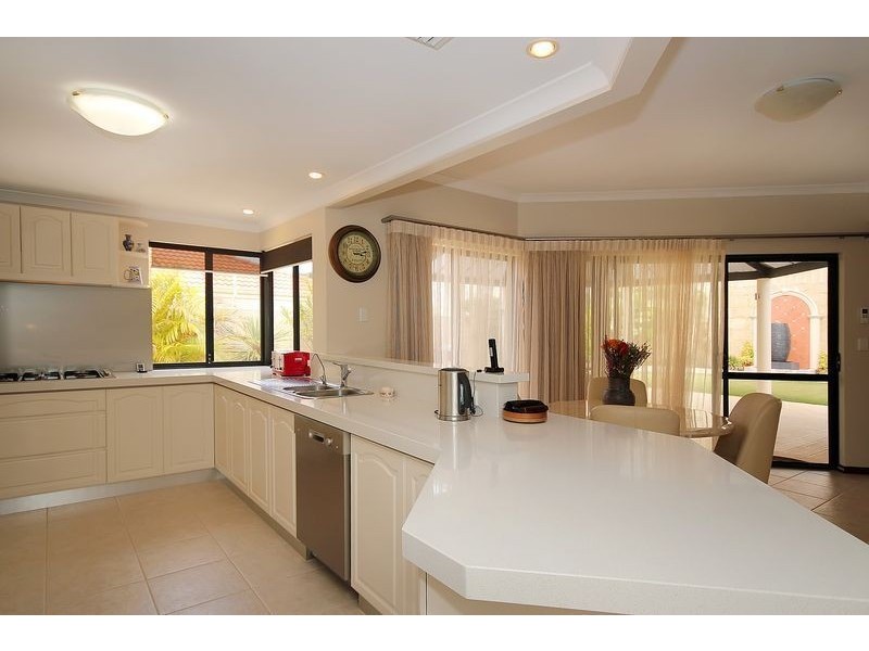 28 St James Approach, Iluka WA 6028