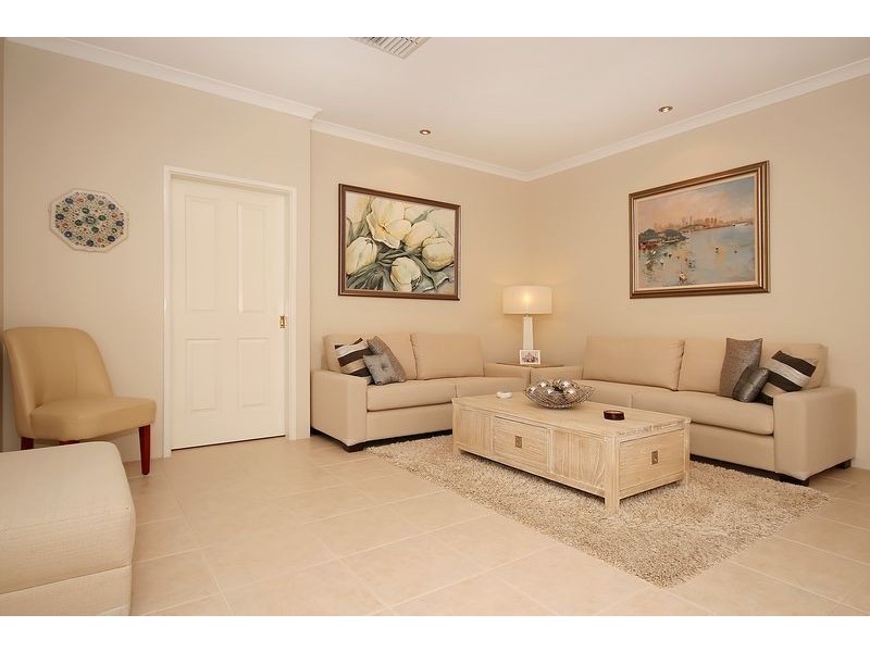 28 St James Approach, Iluka WA 6028
