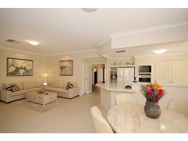28 St James Approach, Iluka WA 6028