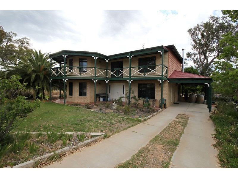 12 Pipidinny Road, Eglinton WA 6034