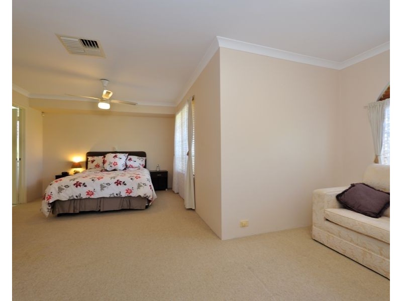 37 Rutherglen Circle, Kinross WA 6028