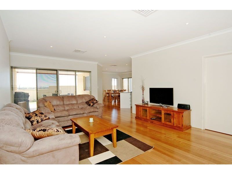 12 Zingarello Street, Pearsall WA 6065