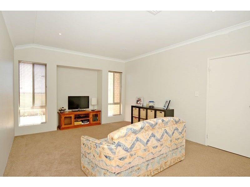 12 Zingarello Street, Pearsall WA 6065