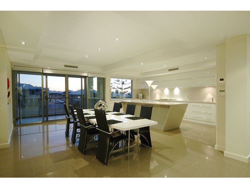 12 Swansea Promenade, Mindarie WA 6030