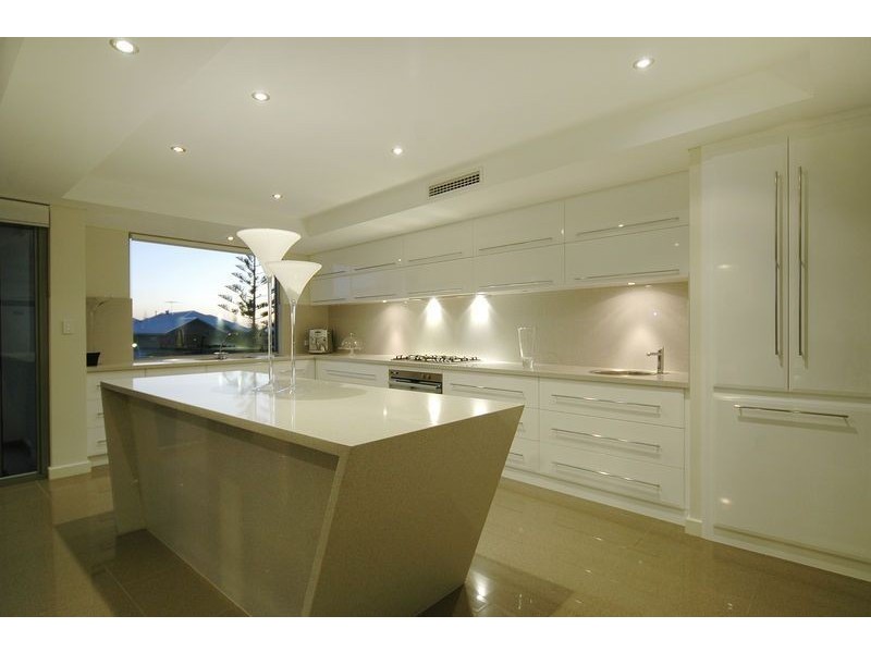 12 Swansea Promenade, Mindarie WA 6030