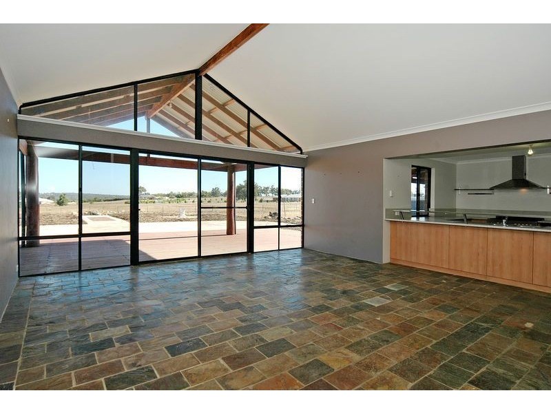 176 Ayrshire Loop, Lower Chittering WA 6084