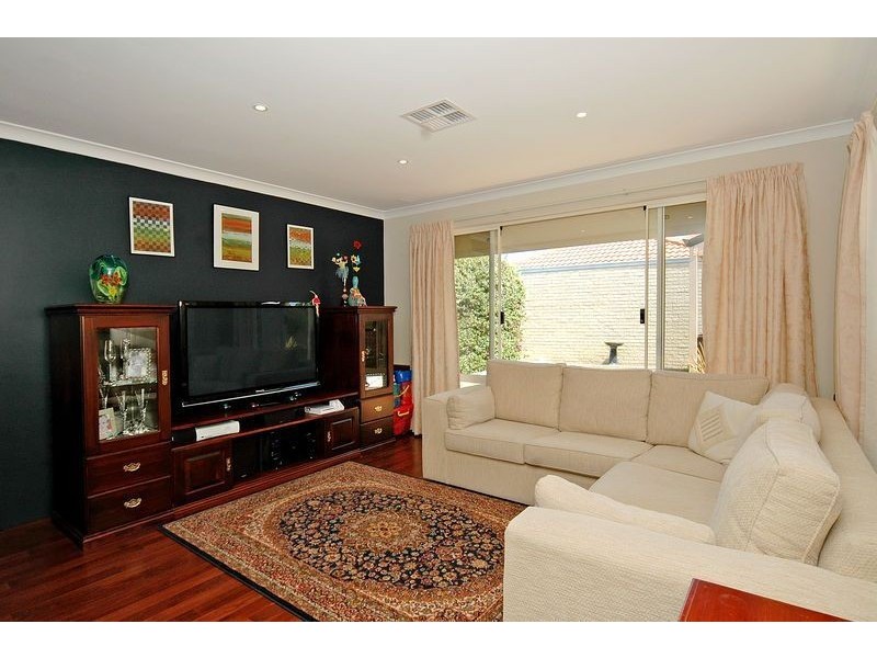 8 Burbanks Elbow, Wanneroo WA 6065