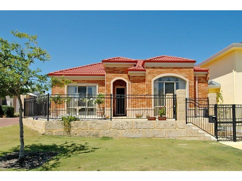 5 Pyramids Chase, Iluka WA 6028