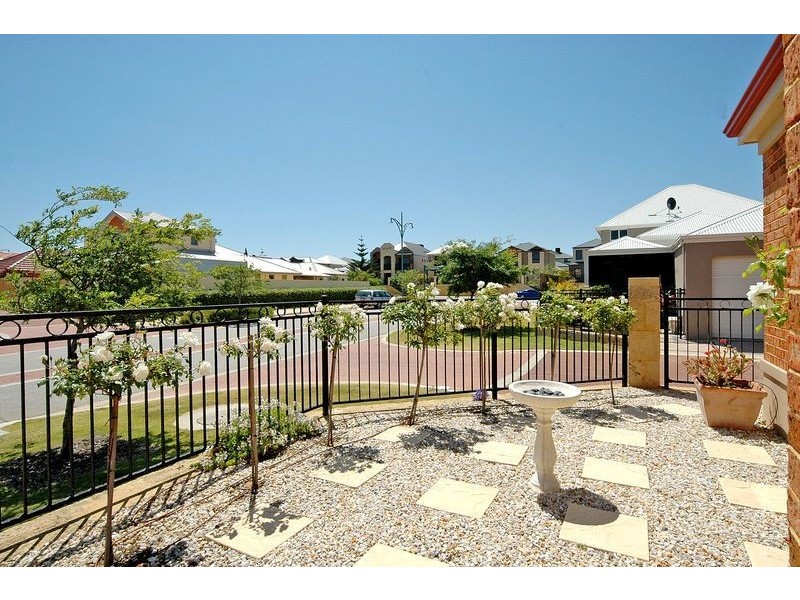 5 Pyramids Chase, Iluka WA 6028