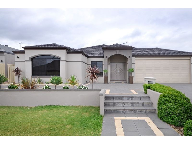 4 Hillsdale Rise, Darch WA 6065