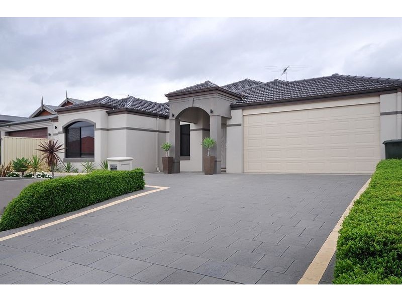 4 Hillsdale Rise, Darch WA 6065