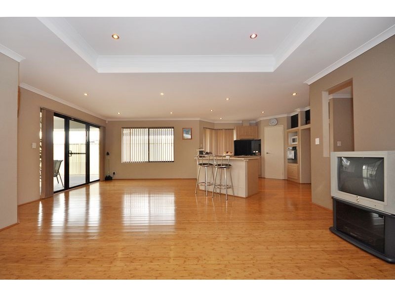 4 Hillsdale Rise, Darch WA 6065