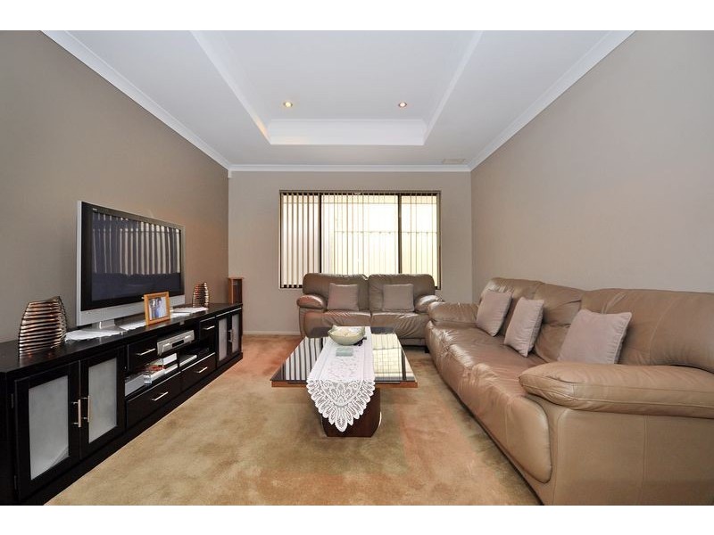 4 Hillsdale Rise, Darch WA 6065