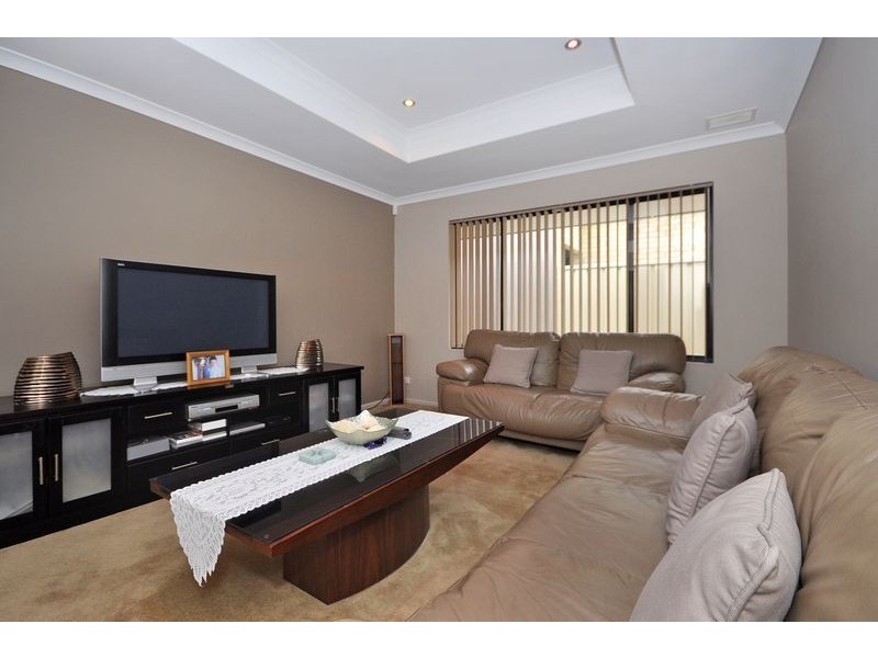 4 Hillsdale Rise, Darch WA 6065