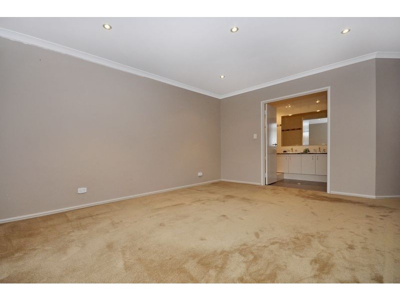 4 Hillsdale Rise, Darch WA 6065