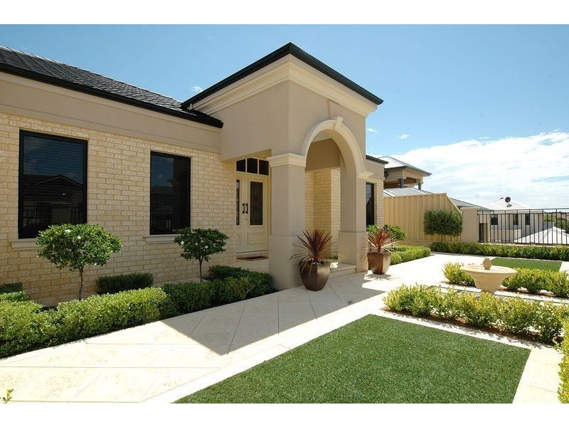 8 Perissa Road, Iluka WA 6028