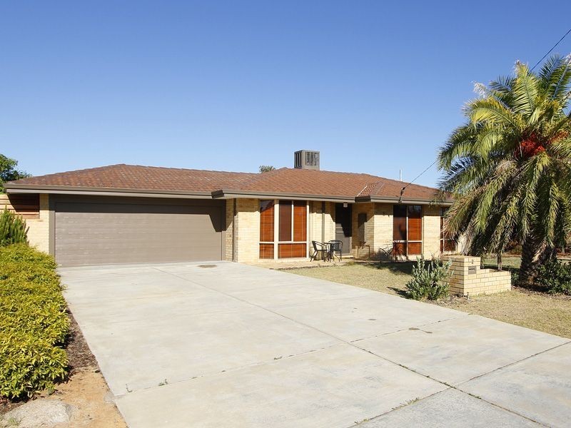 2 Lyndon Court, Heathridge WA 6027
