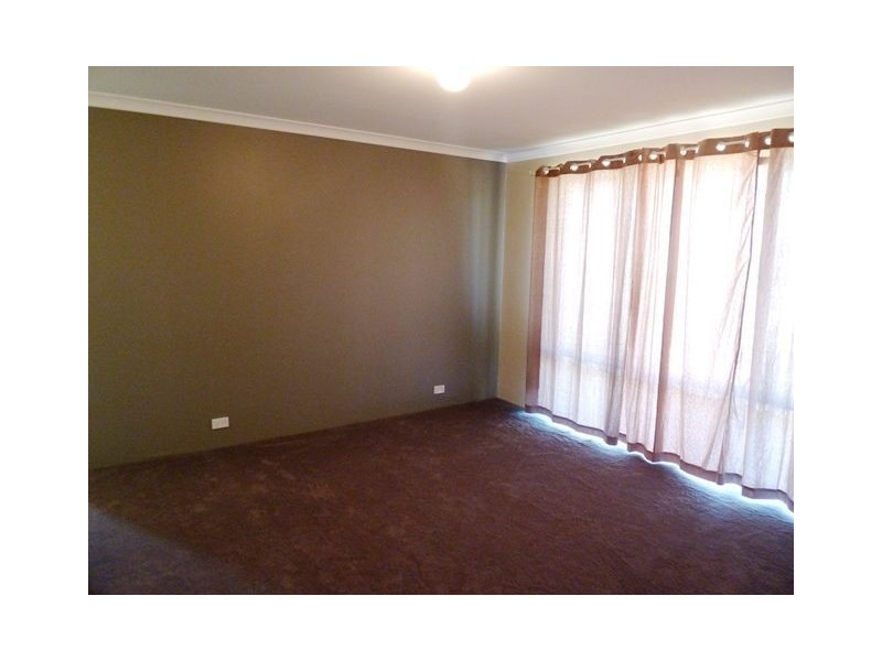 127 Shiraz Boulevard, Pearsall WA 6065