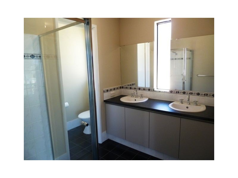 127 Shiraz Boulevard, Pearsall WA 6065