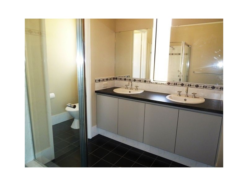 127 Shiraz Boulevard, Pearsall WA 6065