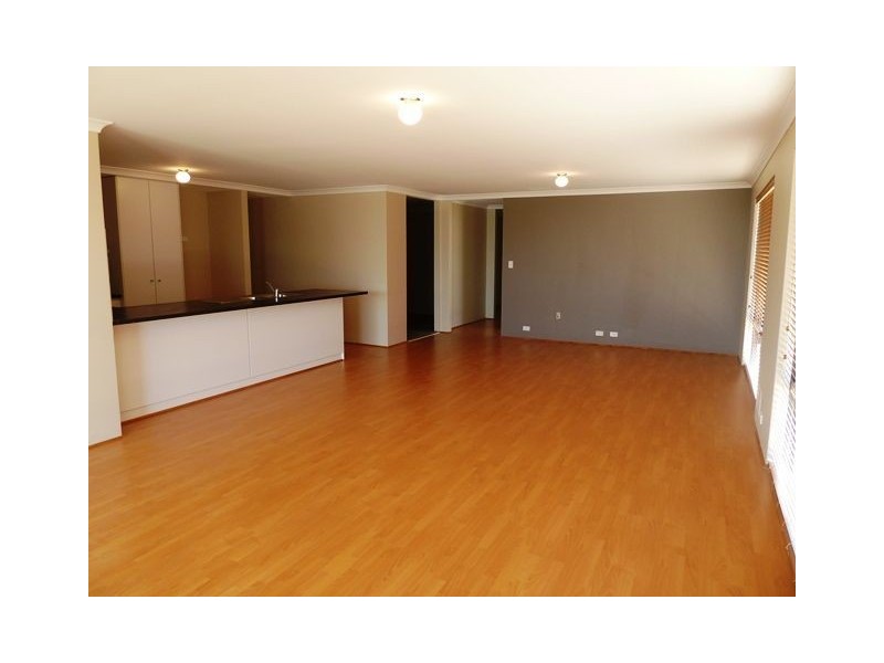 127 Shiraz Boulevard, Pearsall WA 6065