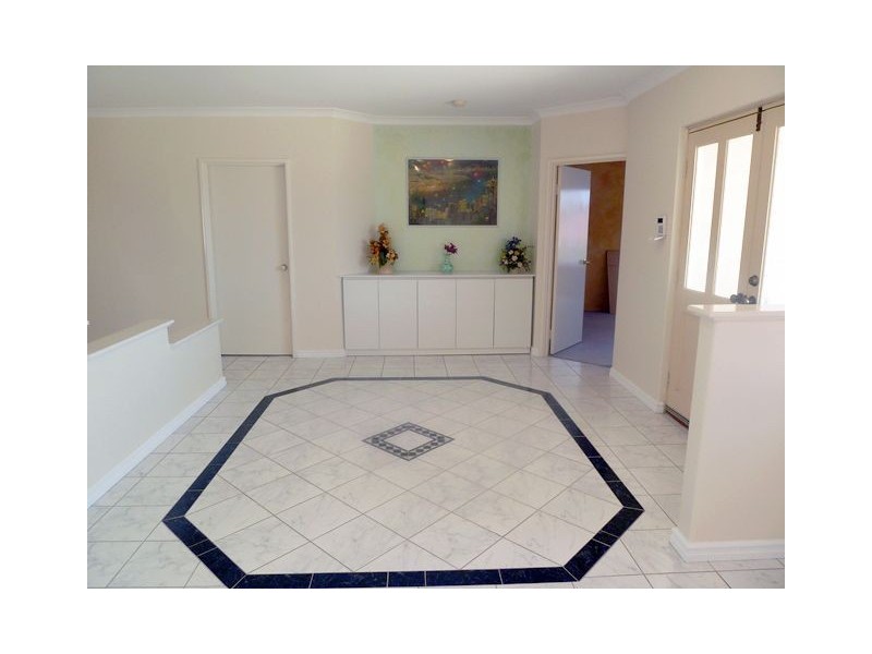 25 Carisbrooke Loop, Hocking WA 6065