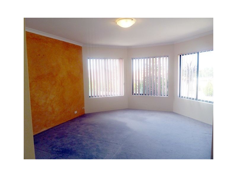 25 Carisbrooke Loop, Hocking WA 6065