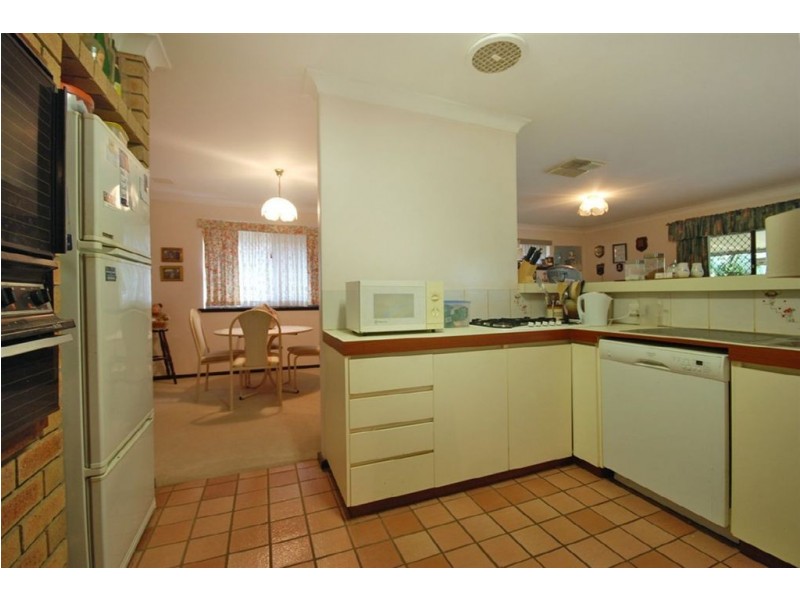 12 Pebblewood Road, Woodvale WA 6026