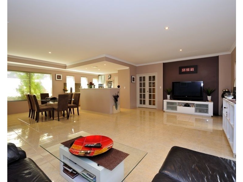 30 Guron Road, Duncraig WA 6023