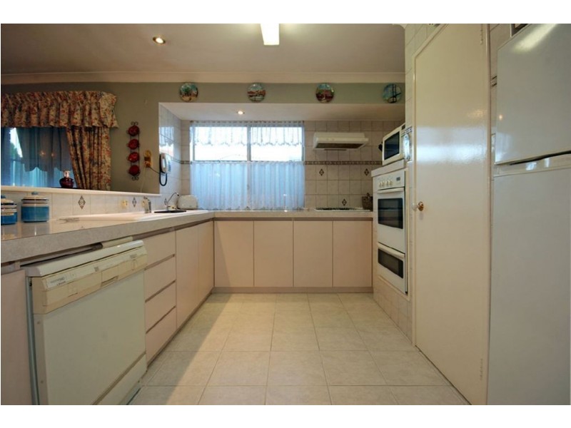 27 Gardiner Heights, Kinross WA 6028