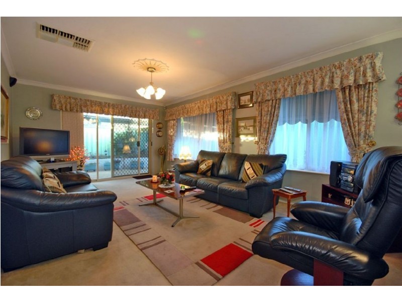 27 Gardiner Heights, Kinross WA 6028