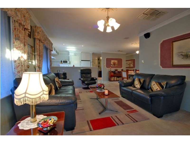 27 Gardiner Heights, Kinross WA 6028