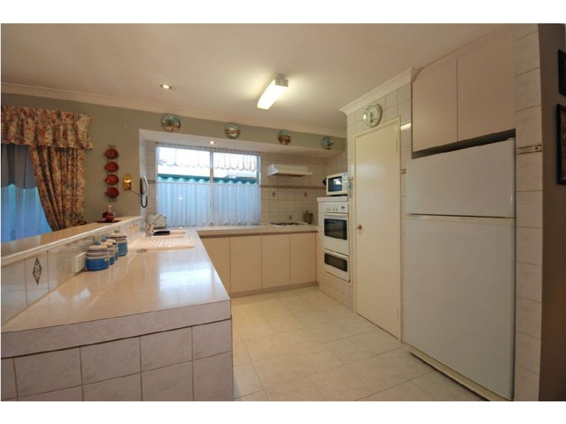 27 Gardiner Heights, Kinross WA 6028